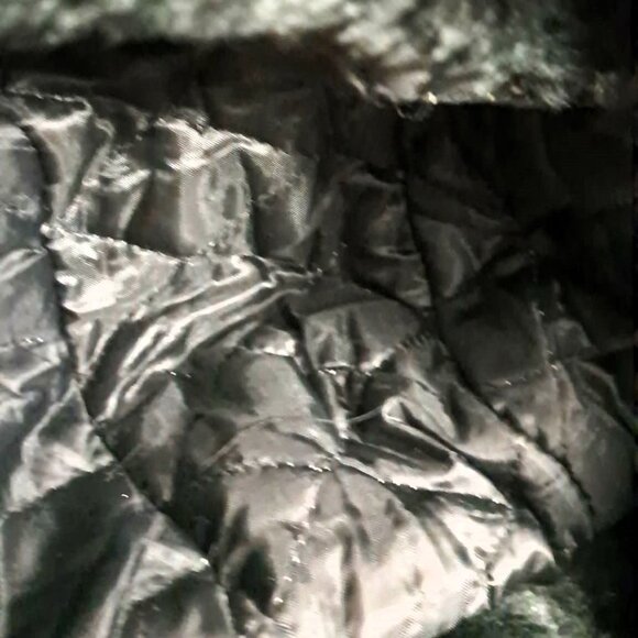 Cozy Unisex Winter Trapper Hat with Genuine Look Fur, Used Like New - Picture 6 of 7